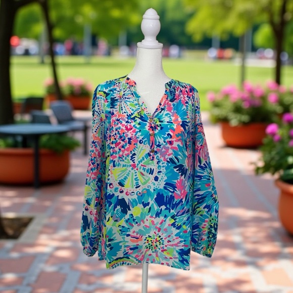 Lilly Pulitzer Tops - Lilly Pulitzer Elsa Silk Blouse Size Small